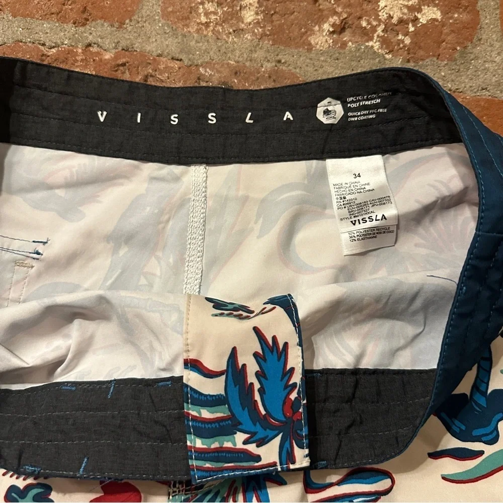 VISSLA Men's Blue and Cream Tropical Hawaiian Unlined Board Swim Shorts size 34